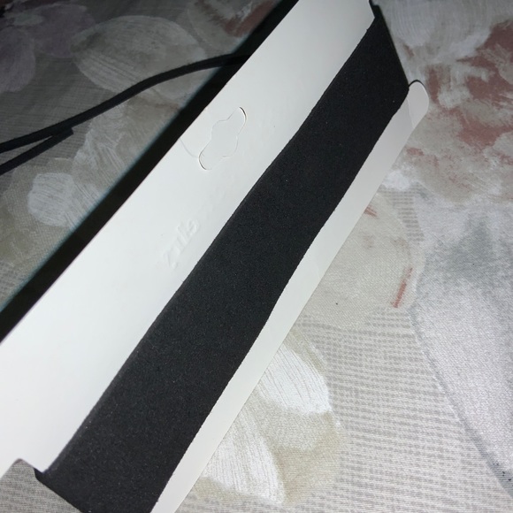 Front Lace Up Choker. - Picture 9 of 9